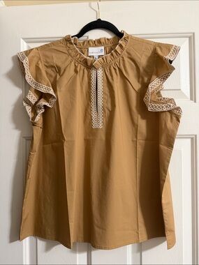 NWT Cartolina Nantucket Tan and White Flutter Sleeve Ruffle Embroidered Blouse L